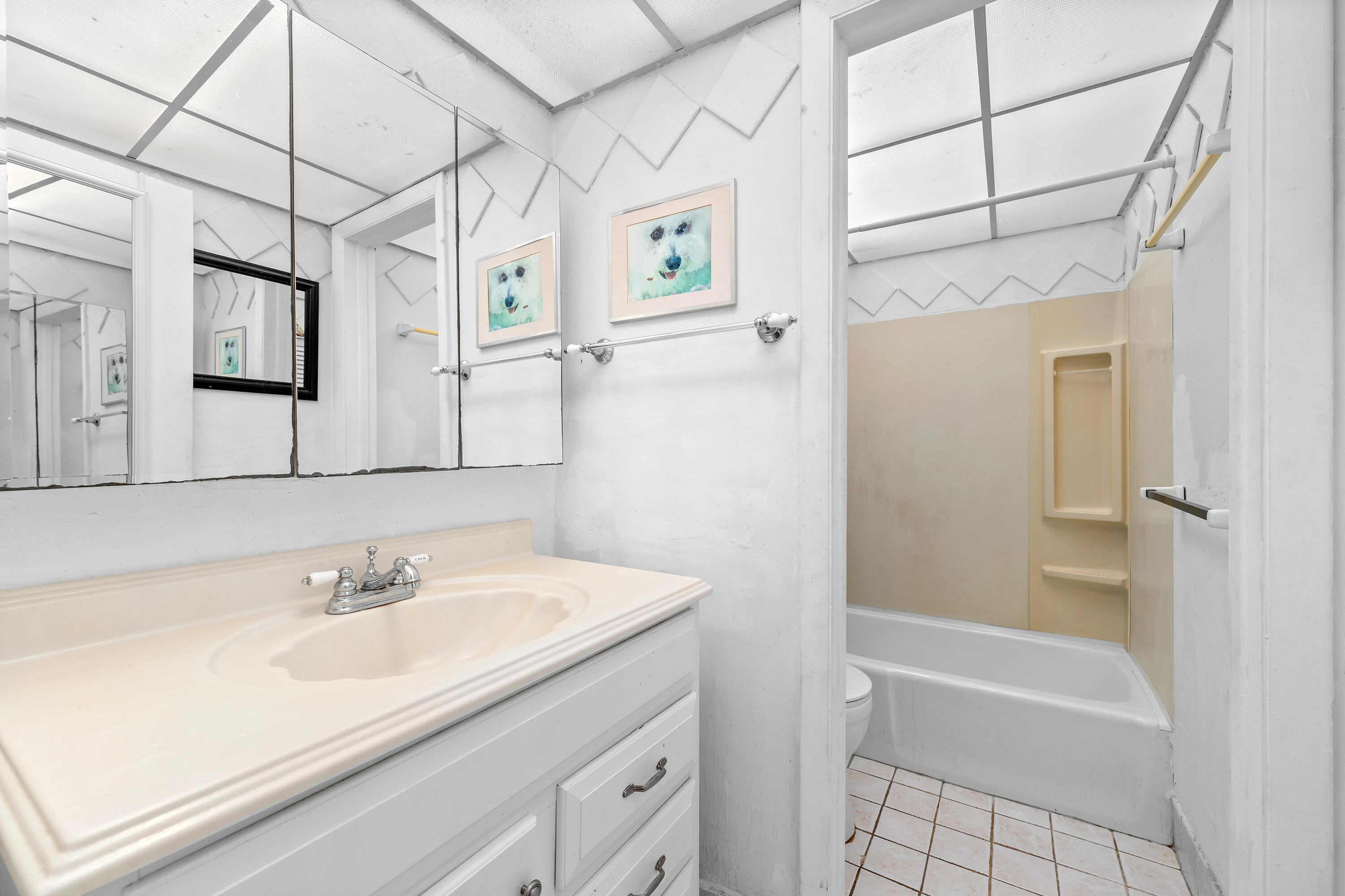 628 Northwest 13th Street, Unit 11 Boca Raton, FL 33486 - Photo 13 of 22 a bathroom with a sink a mirror and a bathtub