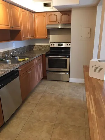 $2,000 | 7907 Southwest 104th Street, Unit 203H, Miami, FL 33156