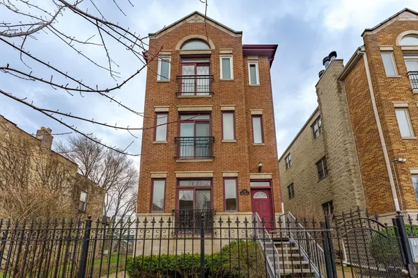 $325,000 | 119 North Mozart Street, Unit 2, Chicago, IL 60612