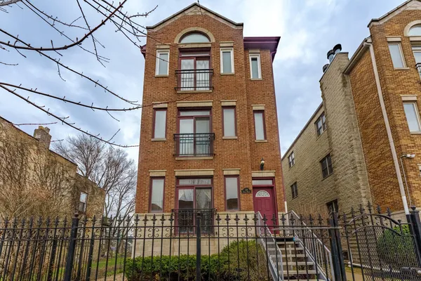 $325,000 | 119 North Mozart Street, Unit 2, Chicago, IL 60612