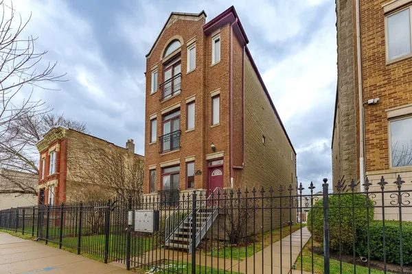 $325,000 | 119 North Mozart Street, Unit 2, Chicago, IL 60612