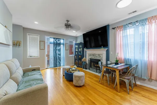 $325,000 | 119 North Mozart Street, Unit 2, Chicago, IL 60612