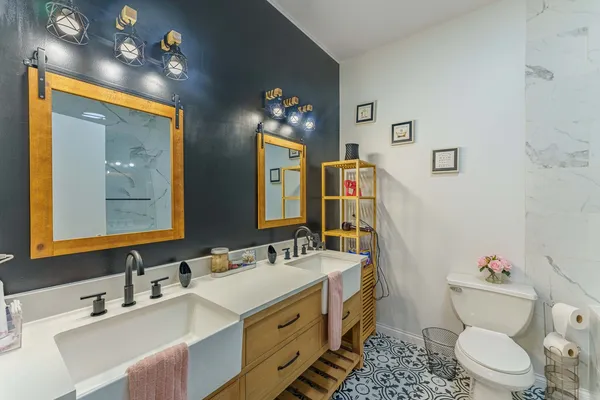 $325,000 | 119 North Mozart Street, Unit 2, Chicago, IL 60612