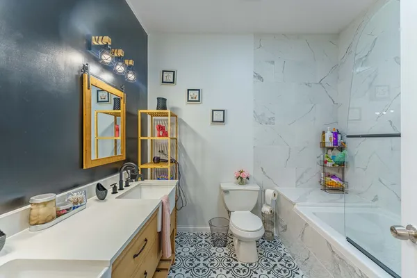$325,000 | 119 North Mozart Street, Unit 2, Chicago, IL 60612