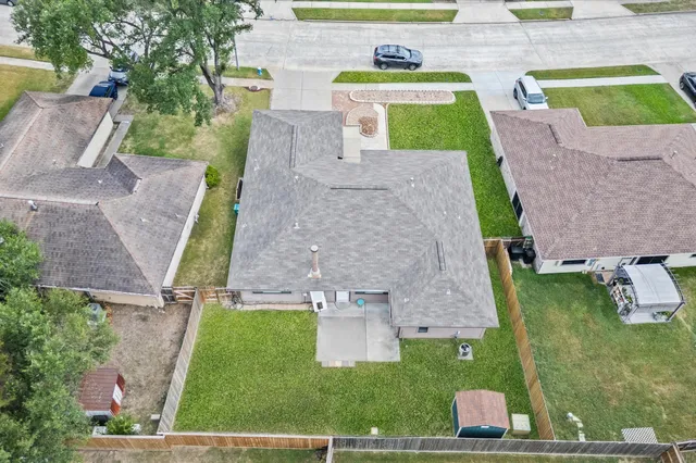 an aerial view of a house with yard swimming pool and outdoor seating