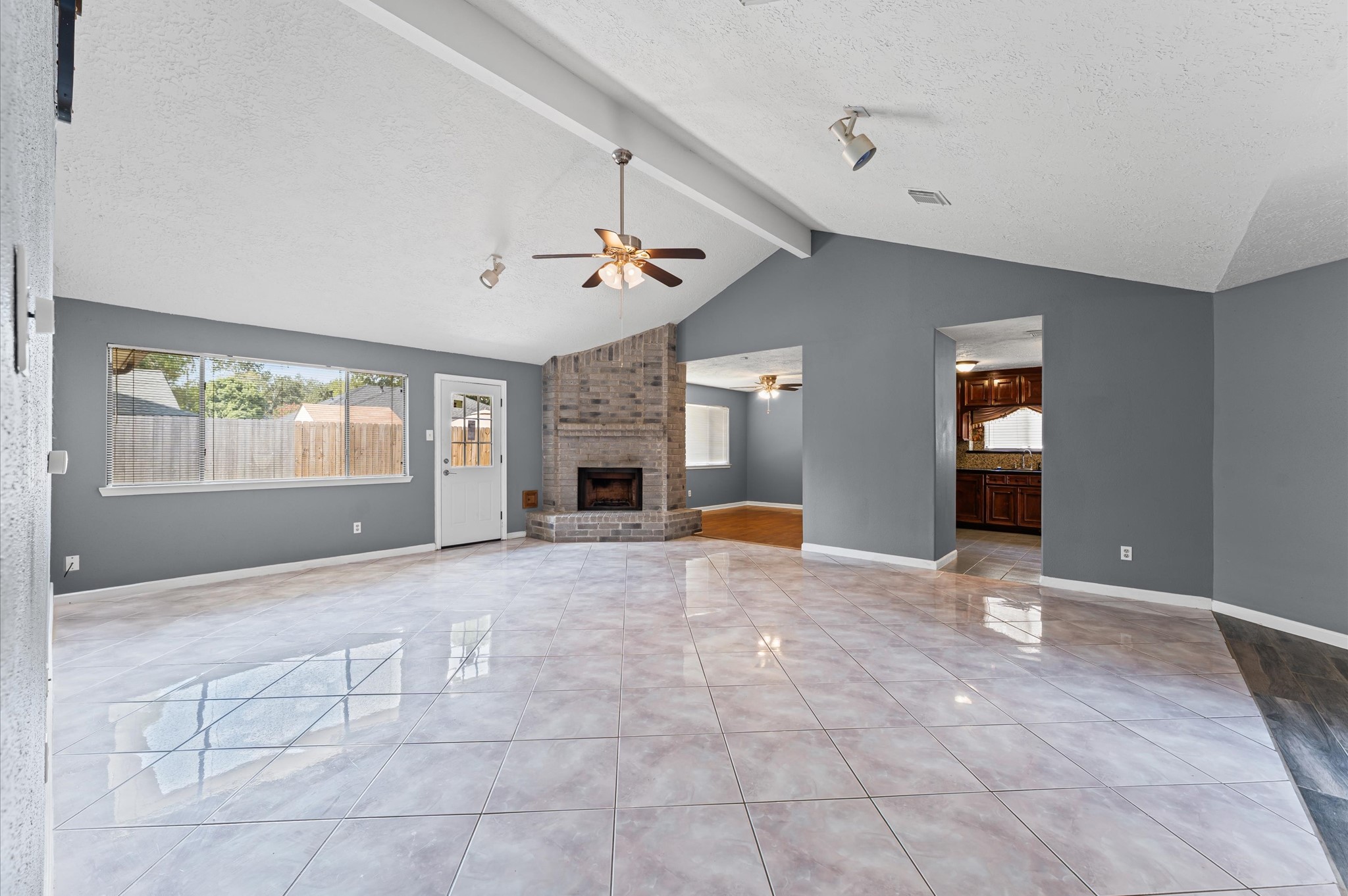 21311 Golden Dove Drive Spring, TX 77388 - Photo 5 of 28 Livingroom