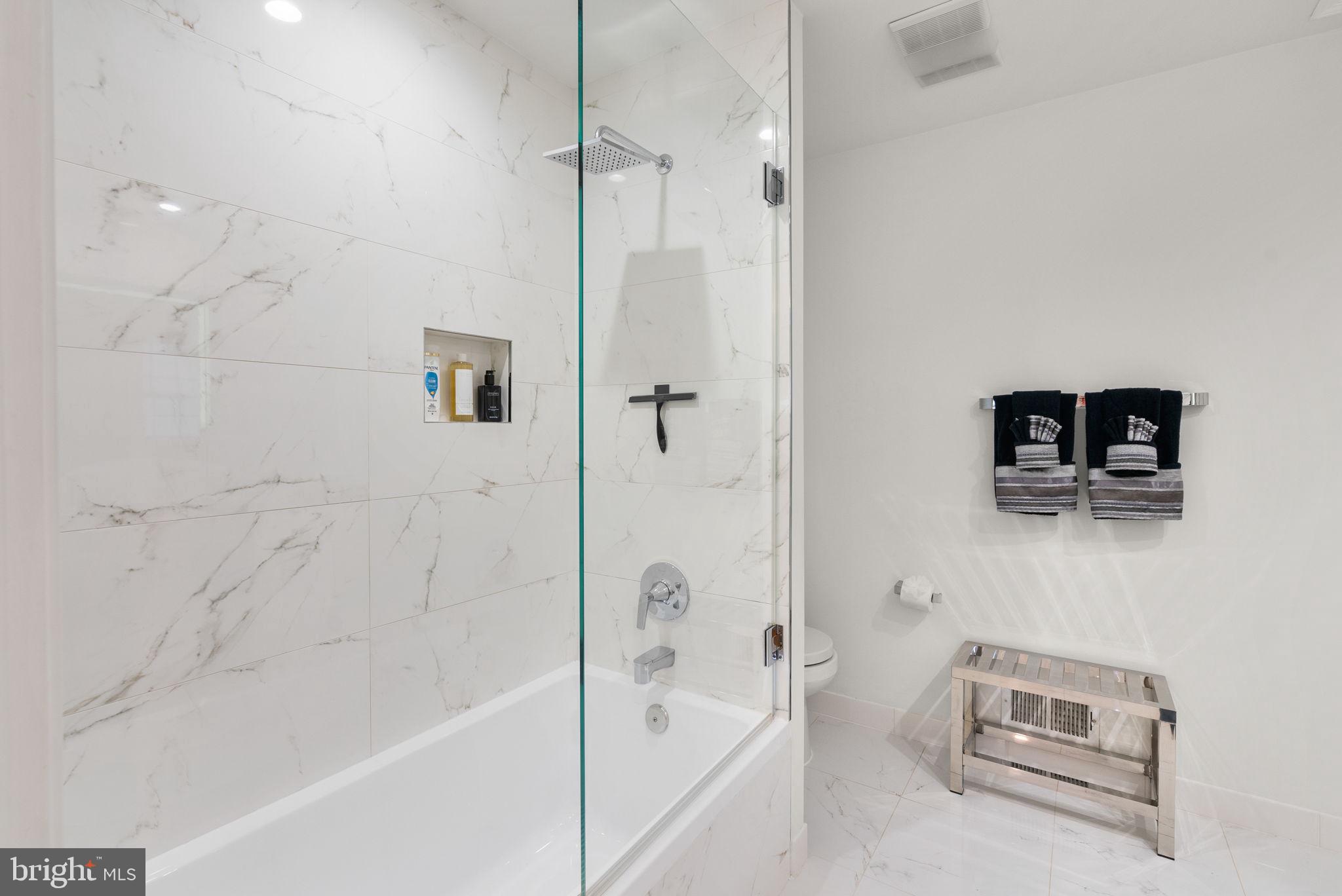 4111 Clagett Road Hyattsville, MD 20782 - Photo 20 of 61 Tub/Shower with Niche