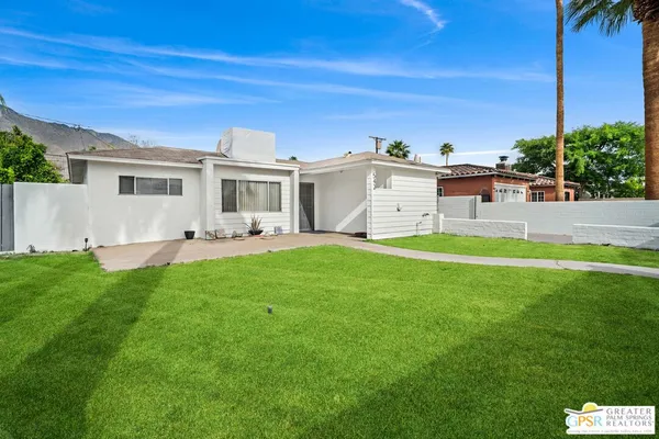 a view of a house with a backyard