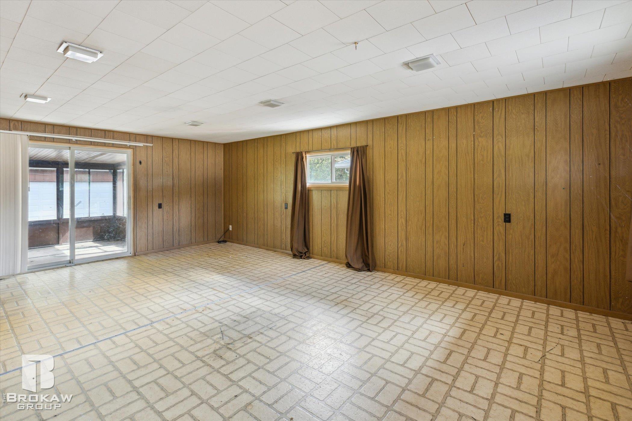 1050 Cleaver Road Caro, MI 48723 - Photo 15 of 39 50122181-14.JPG