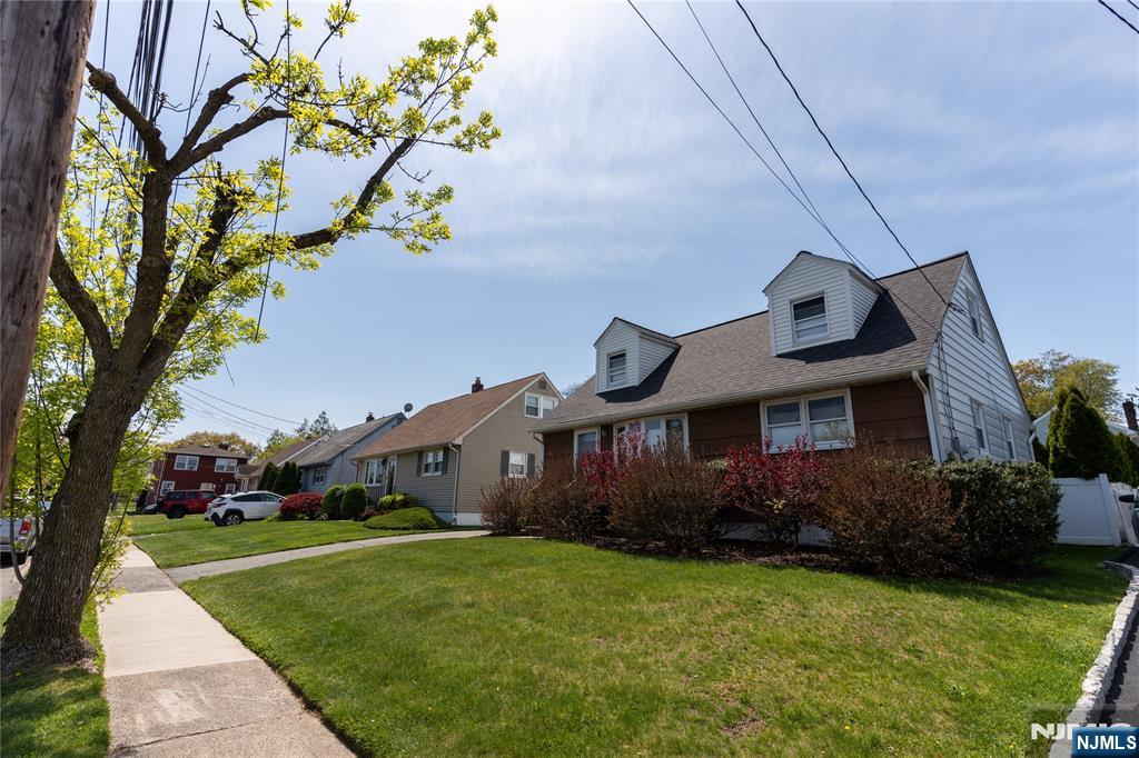 93 Brighton Road Clifton, NJ 07012 - Photo 3 of 32