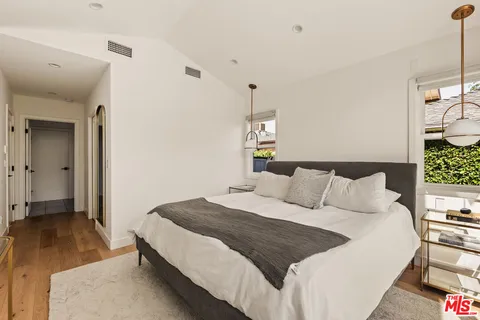 $2,495,000 | 7316 El Manor Avenue, Los Angeles, CA 90045