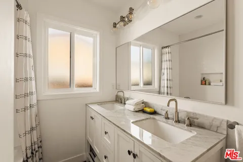 $2,495,000 | 7316 El Manor Avenue, Los Angeles, CA 90045