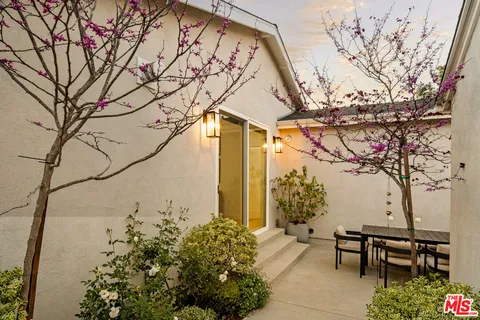 $2,495,000 | 7316 El Manor Avenue, Los Angeles, CA 90045