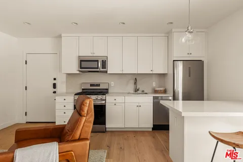 $2,495,000 | 7316 El Manor Avenue, Los Angeles, CA 90045