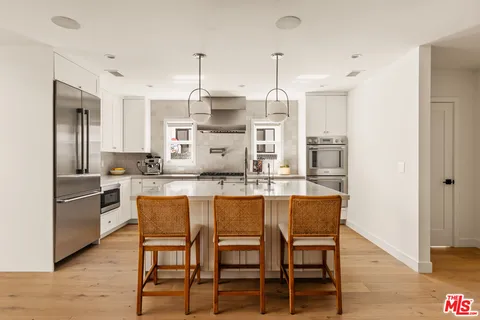 $2,495,000 | 7316 El Manor Avenue, Los Angeles, CA 90045