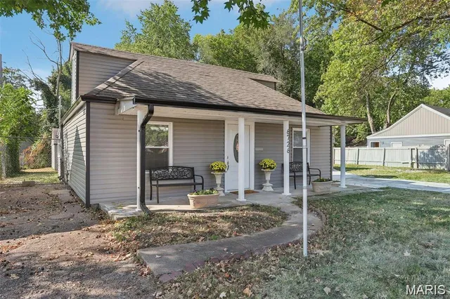 $1,600 | 6726 Vernon Avenue, University City, MO 63130