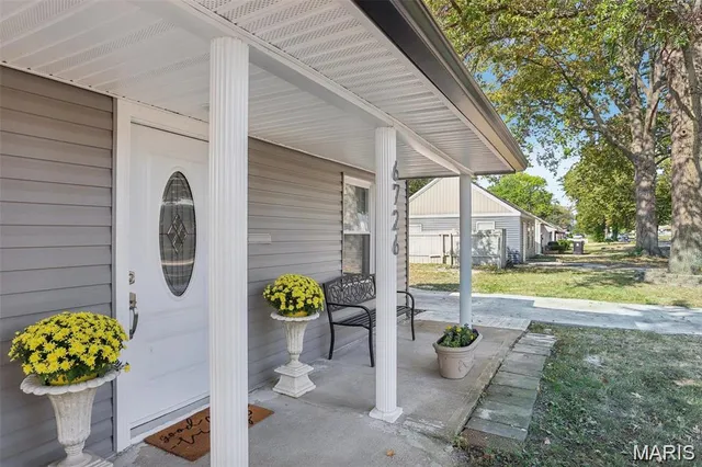 $1,600 | 6726 Vernon Avenue, University City, MO 63130