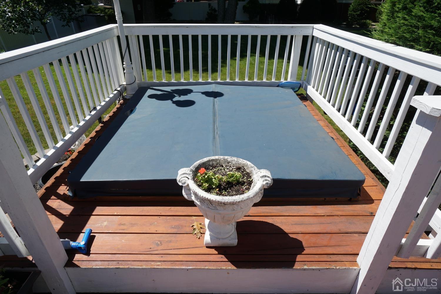 77 Inwood Avenue Colonia, NJ 07067 - Photo 31 of 37 a view of a balcony with chairs