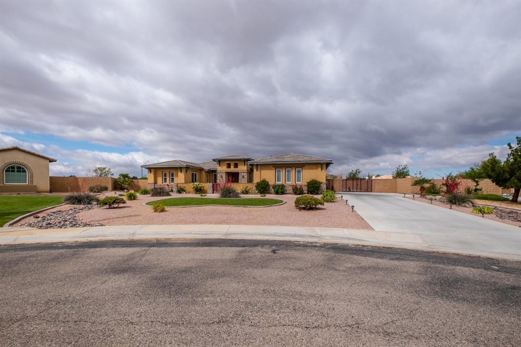 12904 Hyperion Lane Apple Valley, CA 92308 - Photo 2 of 50