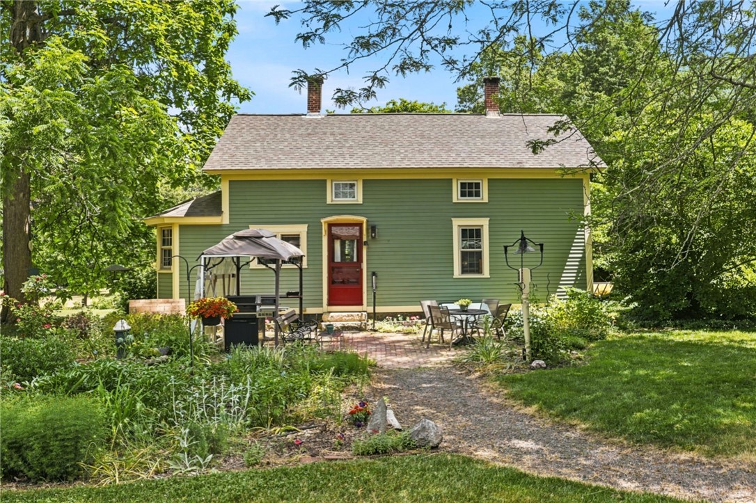 362 Abbott Run Valley Road Cumberland, RI 02864 - Photo 6 of 24 Gallery Image 6