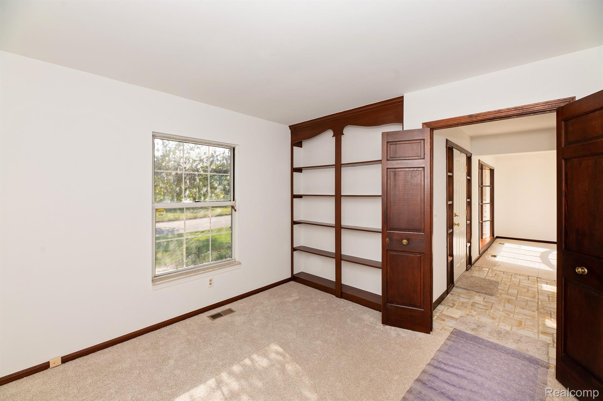 645 Lockmoore Court Rochester, MI 48307 - Photo 28 of 56 Gallery Image 28