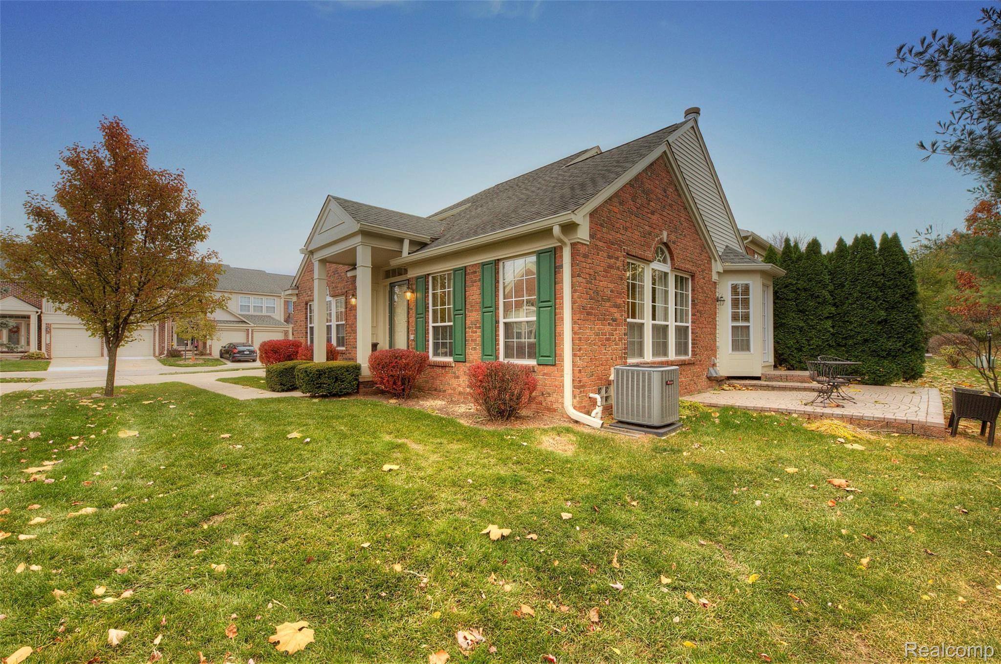49131 Hawksburry Road Canton, MI 48188 - Photo 38 of 43 39 Side of Condo.jpg
