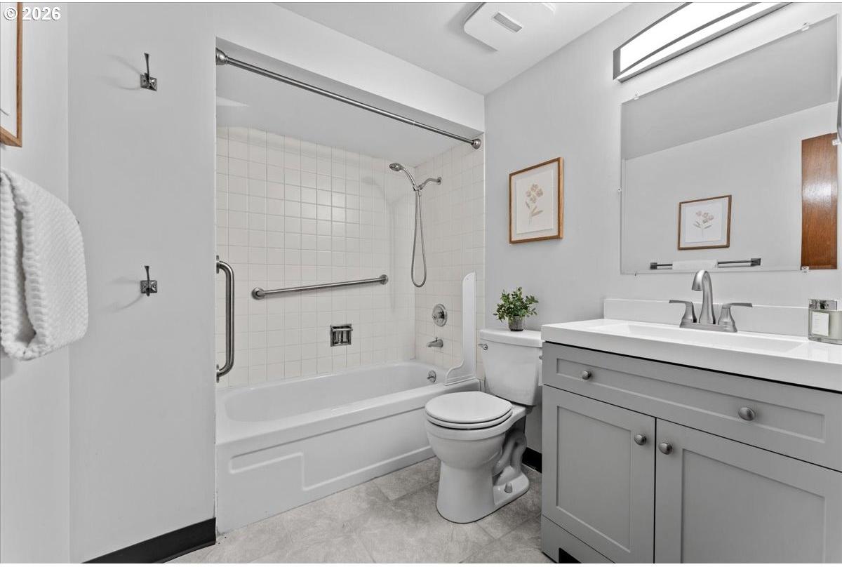 9042 Southwest Monterey Place Portland, OR 97225 - Photo 22 of 38 Gallery Image 22