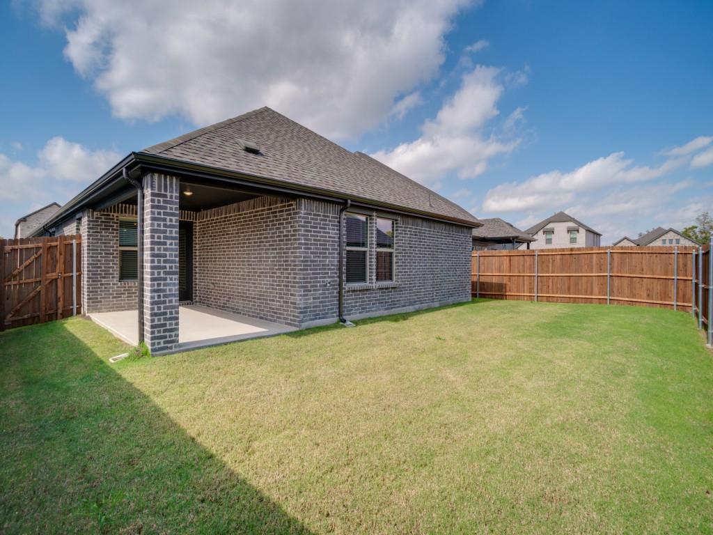 808 Tidal Drive McKinney, TX 75071 - Photo 25 of 26 a view of outdoor space and yard