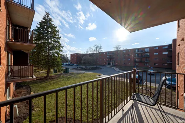 $94,900 | 2927 Westbrook Drive, Unit B218, Fort Wayne, IN 46805