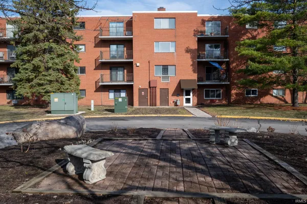 $94,900 | 2927 Westbrook Drive, Unit B218, Fort Wayne, IN 46805