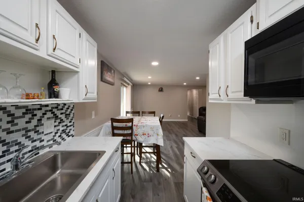 $94,900 | 2927 Westbrook Drive, Unit B218, Fort Wayne, IN 46805