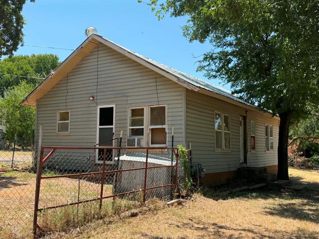 706 Ribble Road Graham, TX 76450 - Photo 2 of 12