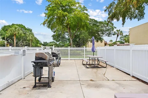 $330,000 | 918 Southwest 9th St Circle, Unit 204, Boca Raton, FL 33486