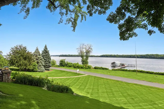 $6,900,000 | 2462 Lafayette Road, Minnetonka Beach, MN 55391