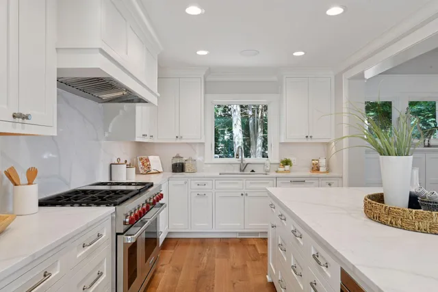 $6,900,000 | 2462 Lafayette Road, Minnetonka Beach, MN 55391