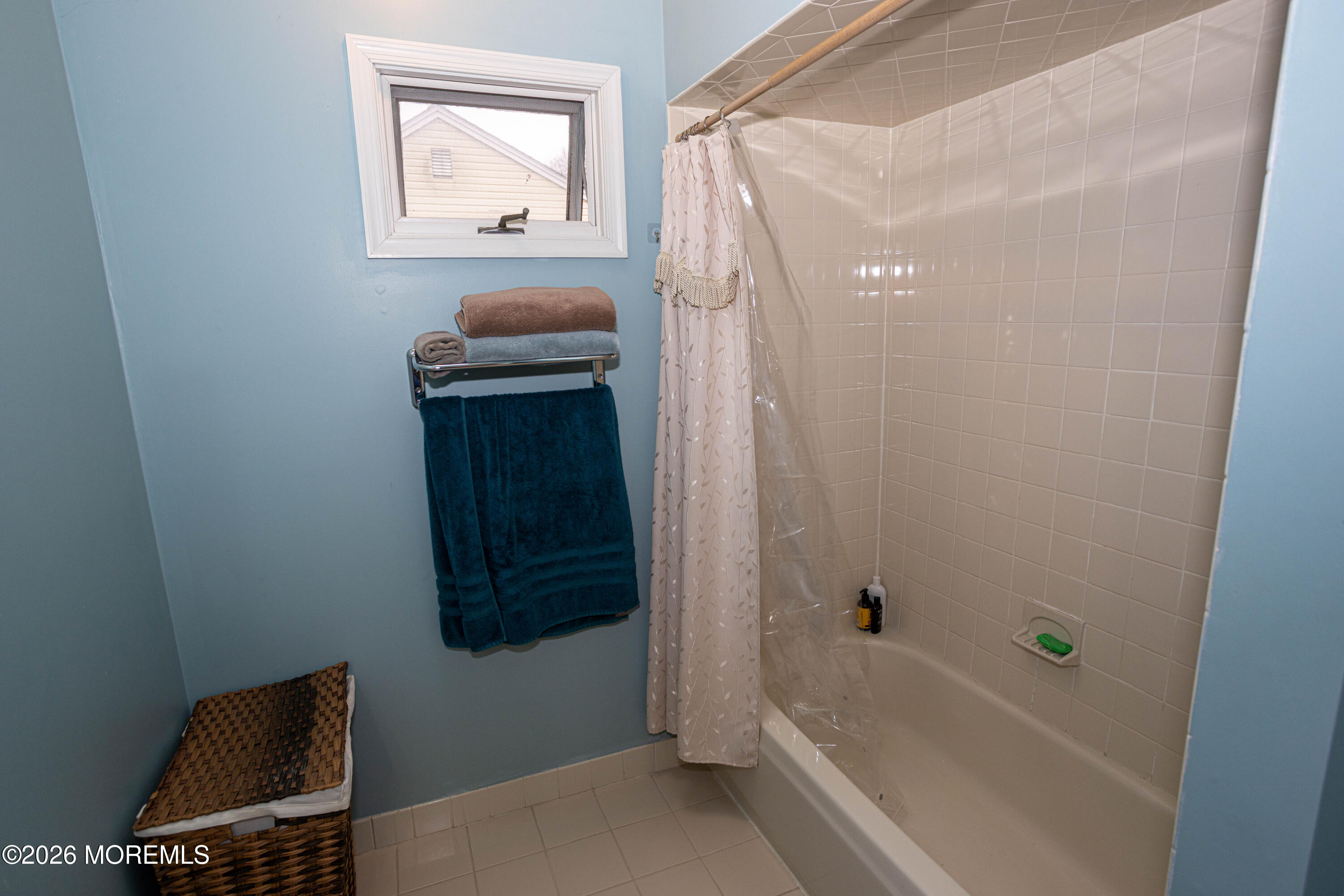 31 Scarlet Drive Parlin, NJ 08859 - Photo 47 of 67 a bathroom with a bathtub and a window