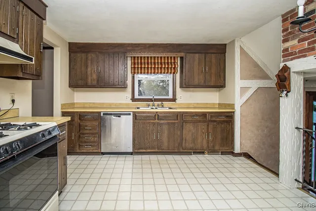 $249,900 | 7348 Farmstead Road, Clay, NY 13088