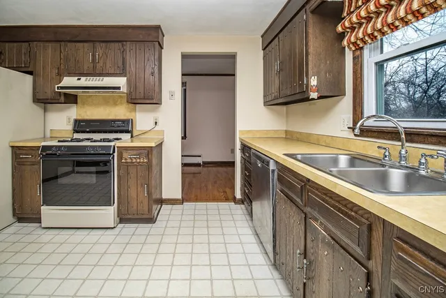 $249,900 | 7348 Farmstead Road, Clay, NY 13088