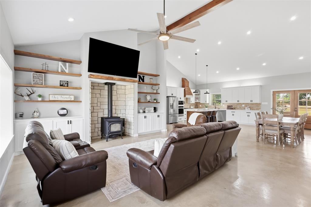 208 Chicken Field Road Whitewright, TX 75491 - Photo 7 of 40 Built ins