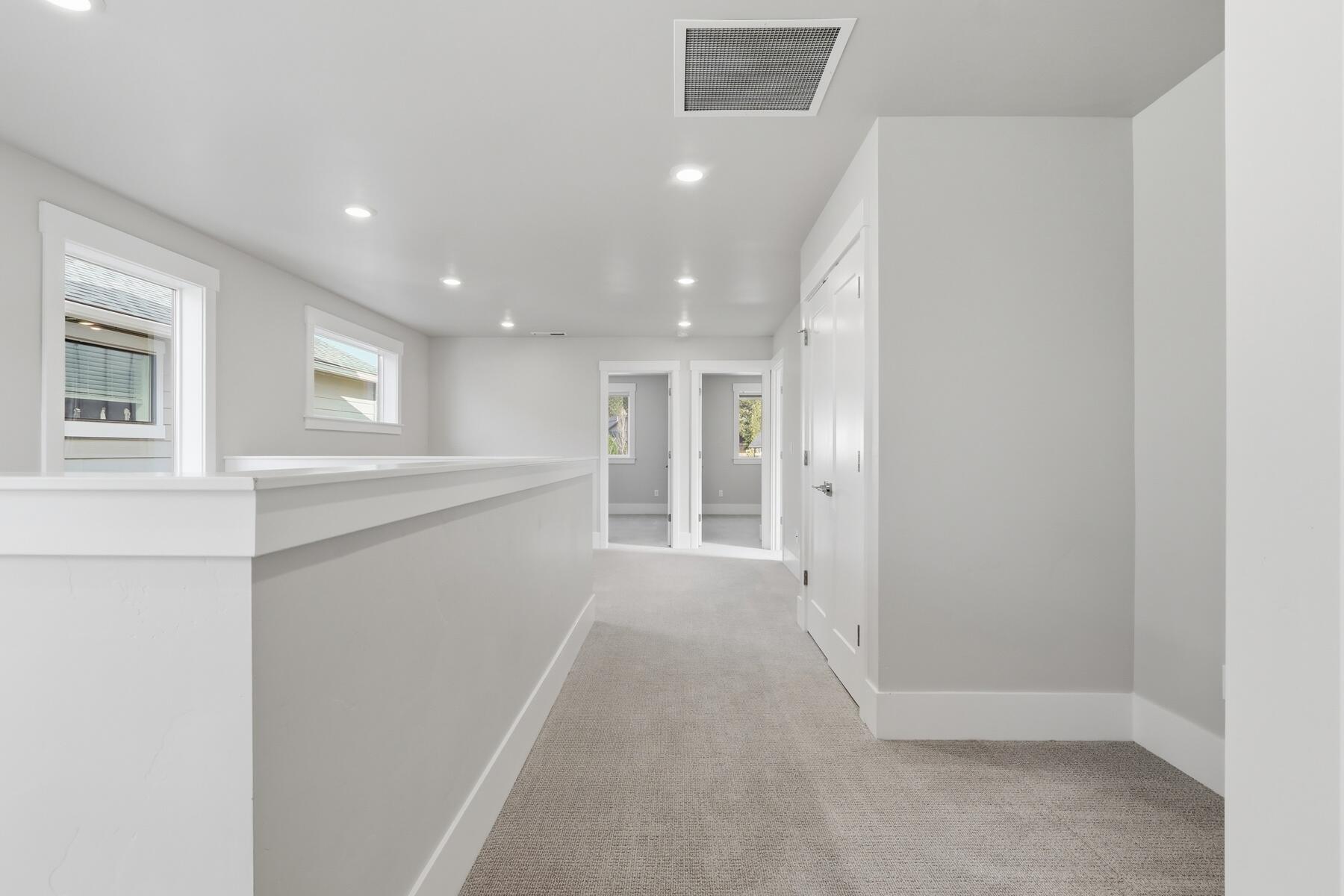 2288 Northwest Skyline Ranch Road Bend, OR 97703 - Photo 40 of 71 43_hallway
