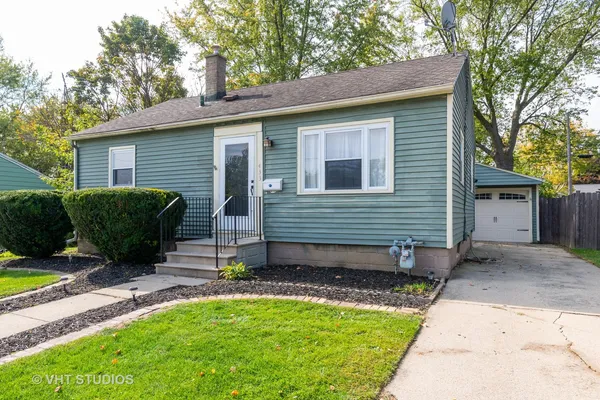 $229,000 | 433 Maplewood Avenue, DeKalb, IL 60115