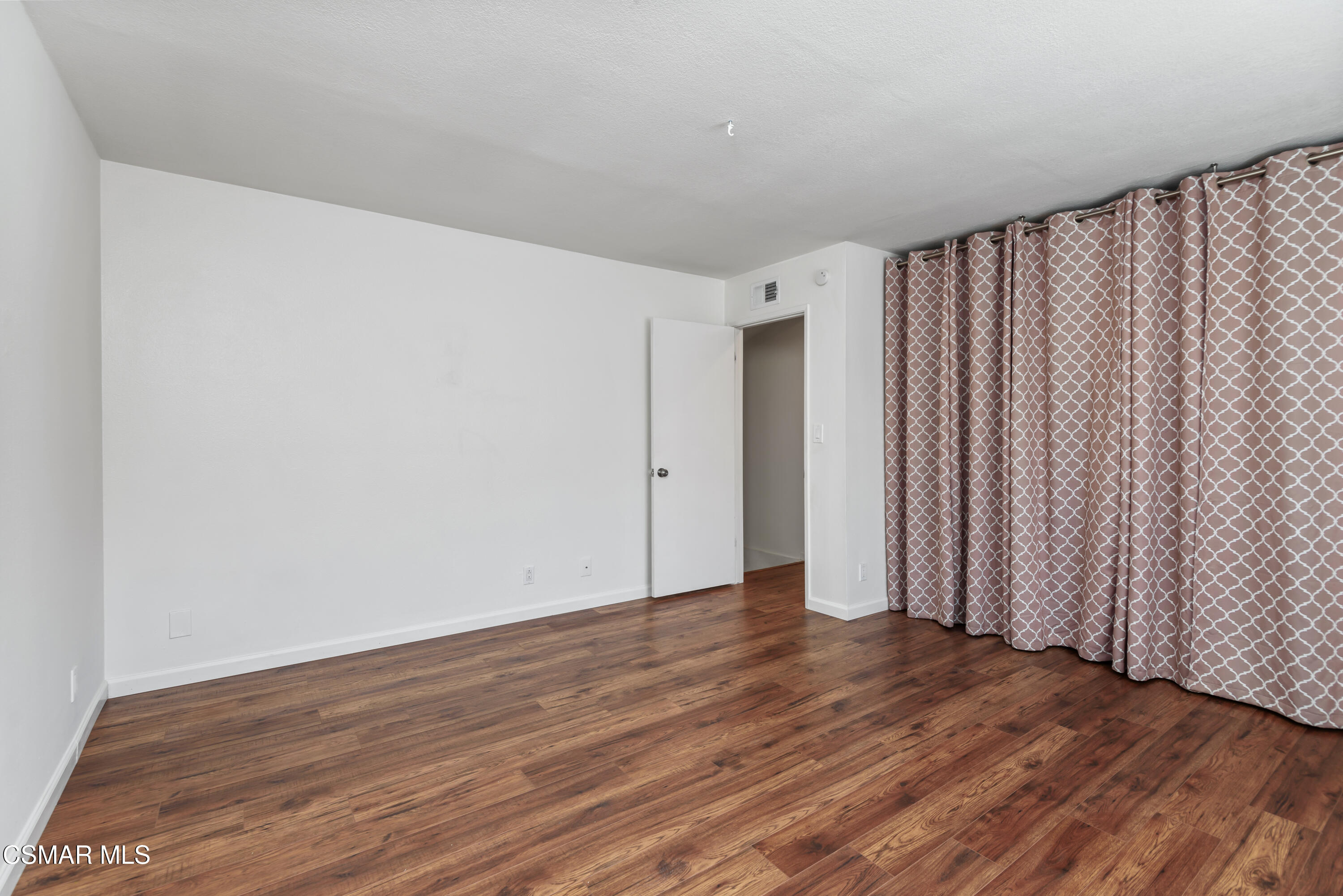 127 Maple Road Newbury Park, CA 91320 - Photo 25 of 39 2nd Bedroom