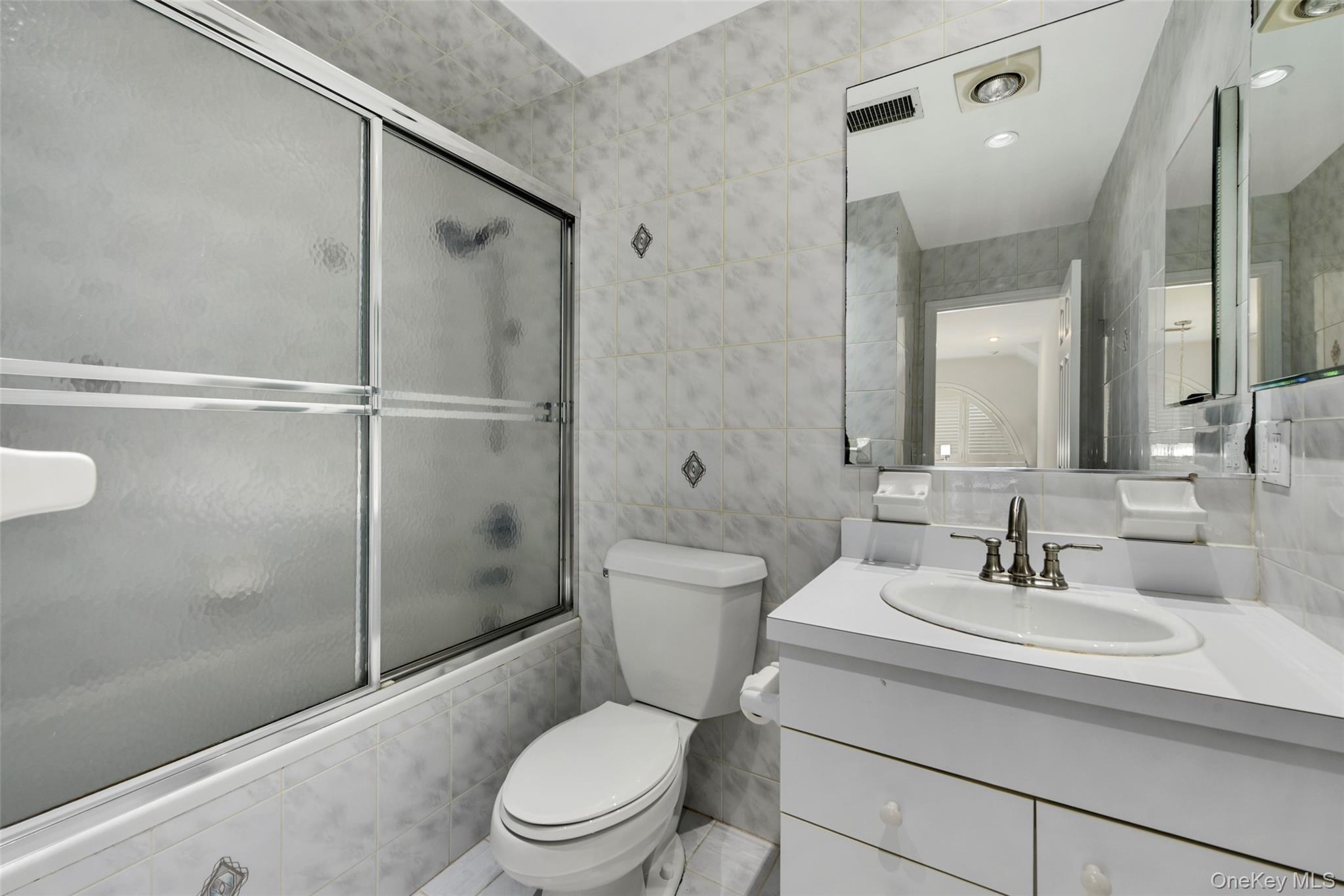 21 Brookridge Court Rye Brook, NY 10573 - Photo 17 of 20 Hall bathroom.