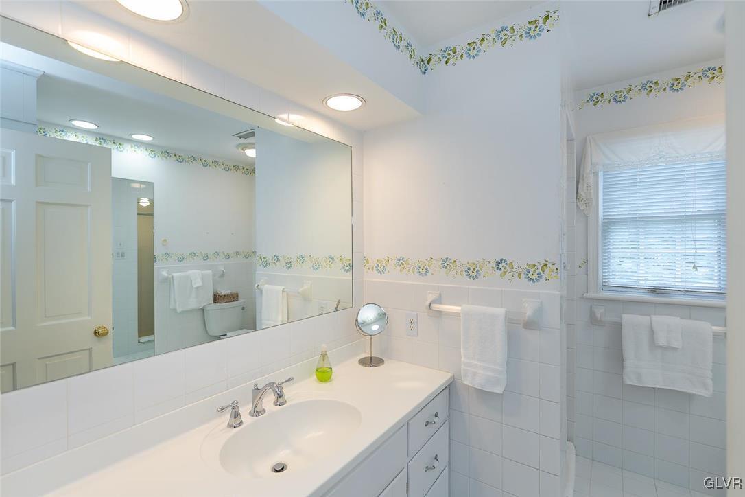900 Wedgewood Road Bethlehem, PA 18017 - Photo 12 of 20 Master Bathroom