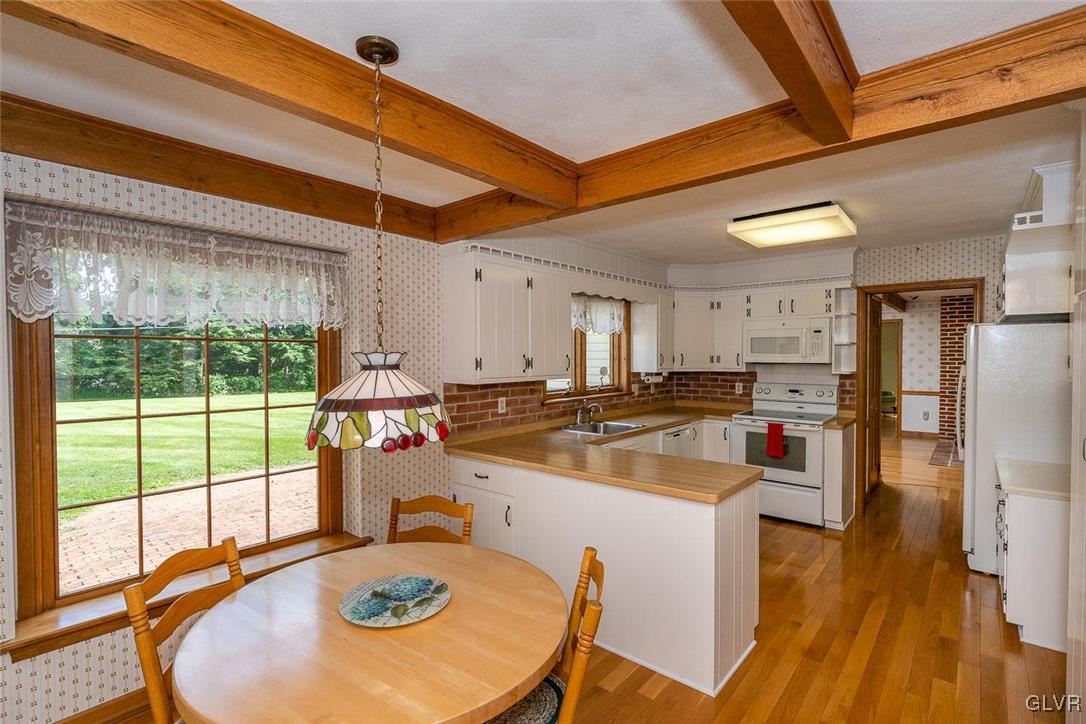 900 Wedgewood Road Bethlehem, PA 18017 - Photo 3 of 20 Kitchen from eating area