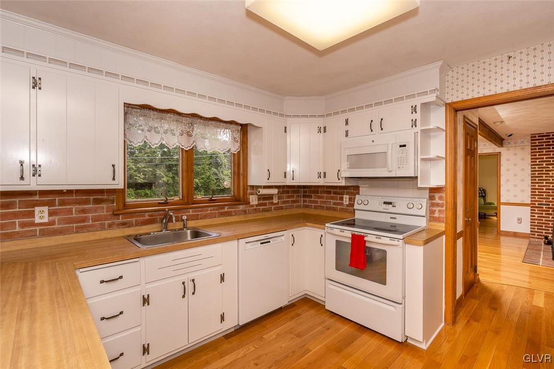 900 Wedgewood Road Bethlehem, PA 18017 - Photo 4 of 20 Kitchen