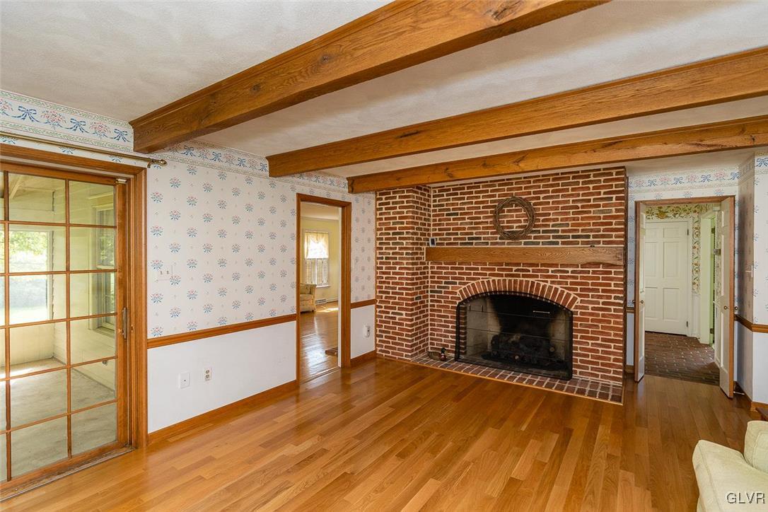 900 Wedgewood Road Bethlehem, PA 18017 - Photo 5 of 20 Family room w/gas fireplace
