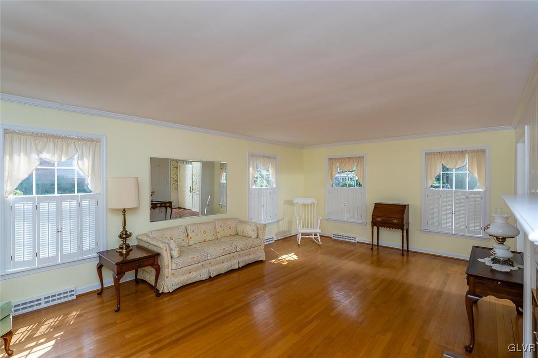 900 Wedgewood Road Bethlehem, PA 18017 - Photo 7 of 20 Living room looking toward front of house