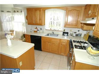 2705 Beacon Drive Sinking Spring, PA 19608 - Photo 3 of 12 Kitchen