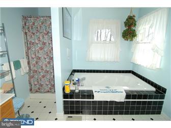 2705 Beacon Drive Sinking Spring, PA 19608 - Photo 8 of 12 Bathroom